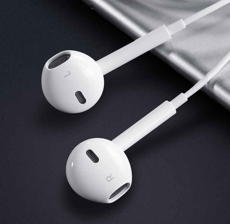 Auriculares con cable y orificio redondo para dispositivos móviles